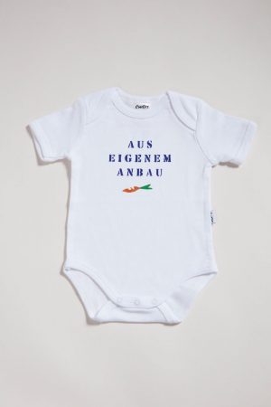 aus eigenem Anbau - Strampler aus weisser Biobaumwolle von Elternhaus